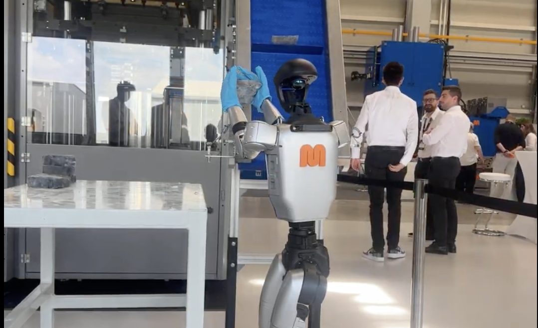 Humanoid robot in the factory hall at Marplan – pilot project with Terra Robotics