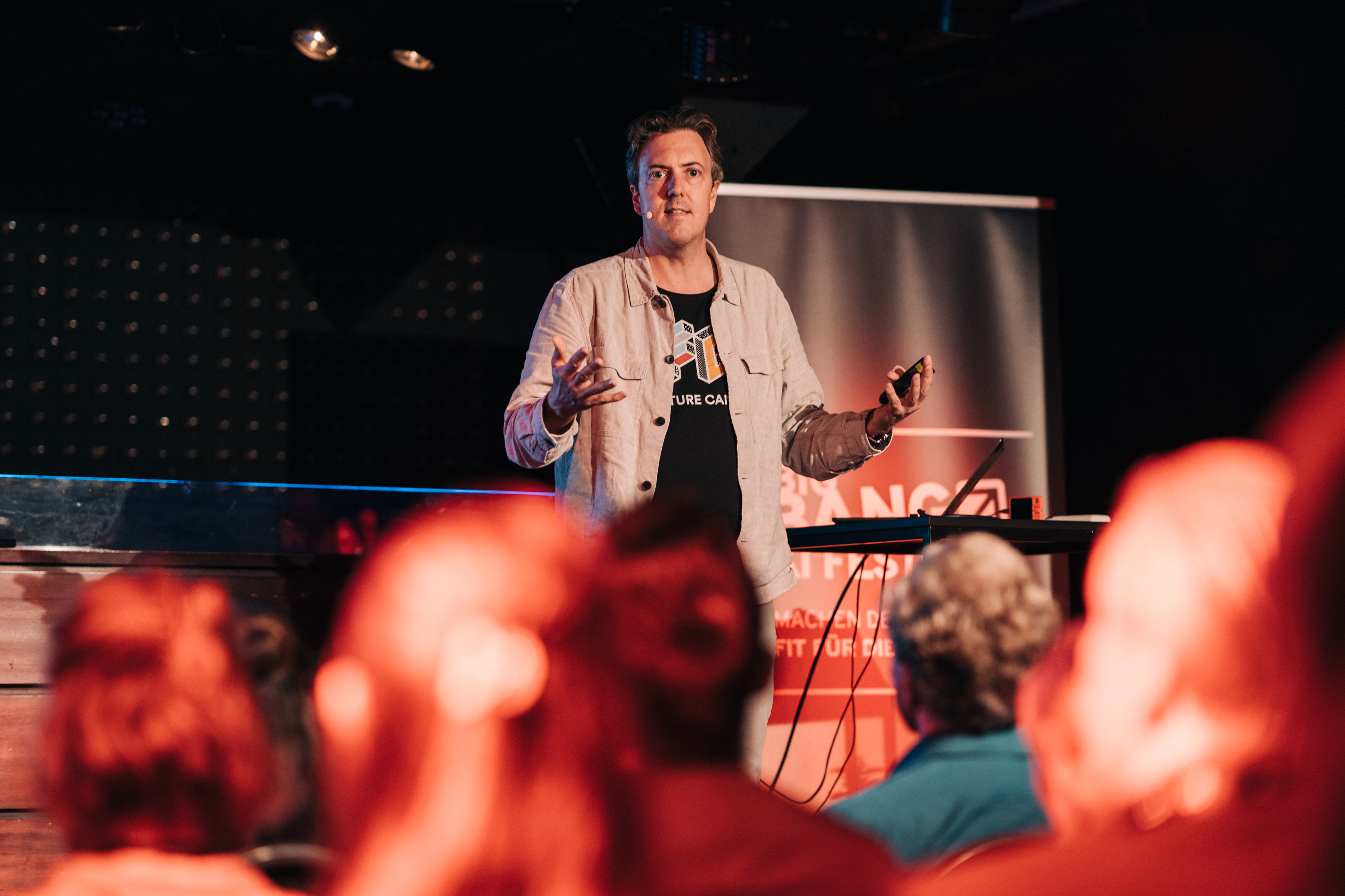 Roman Weishäupl als Keynote Speaker beim Big Bang Health Festival vor großem Publikum